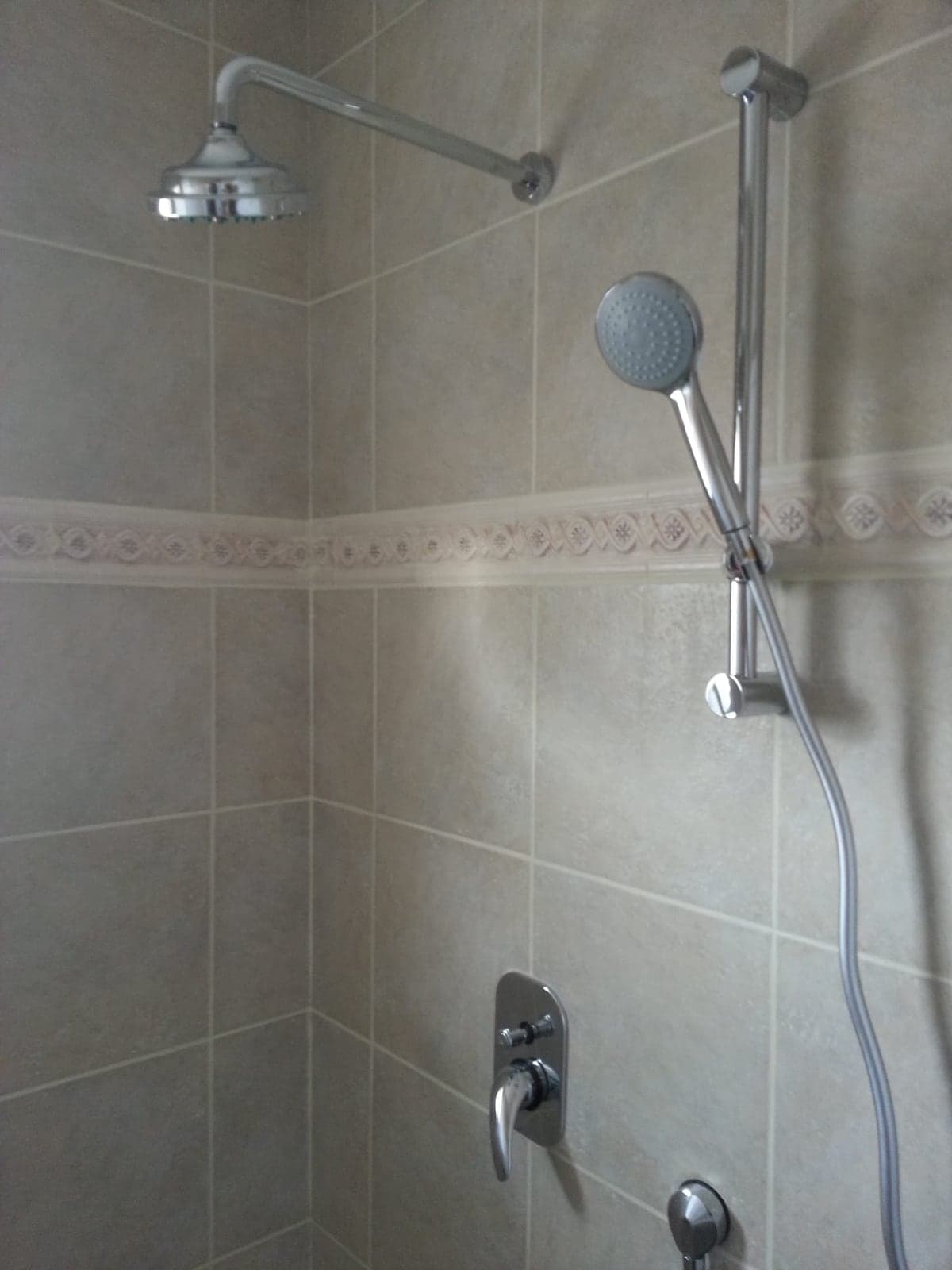 ריצוף וחיפוי קרמיקה